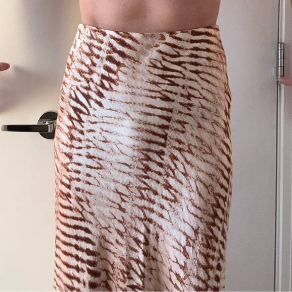 Brown and White Patterned Skirt - Picture 2 of 7